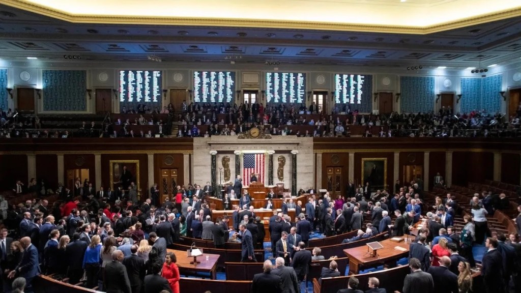 EU: Cámara Baja aprueba aumentar a $2,000 pagos directos a&nbsp;ciudadanos