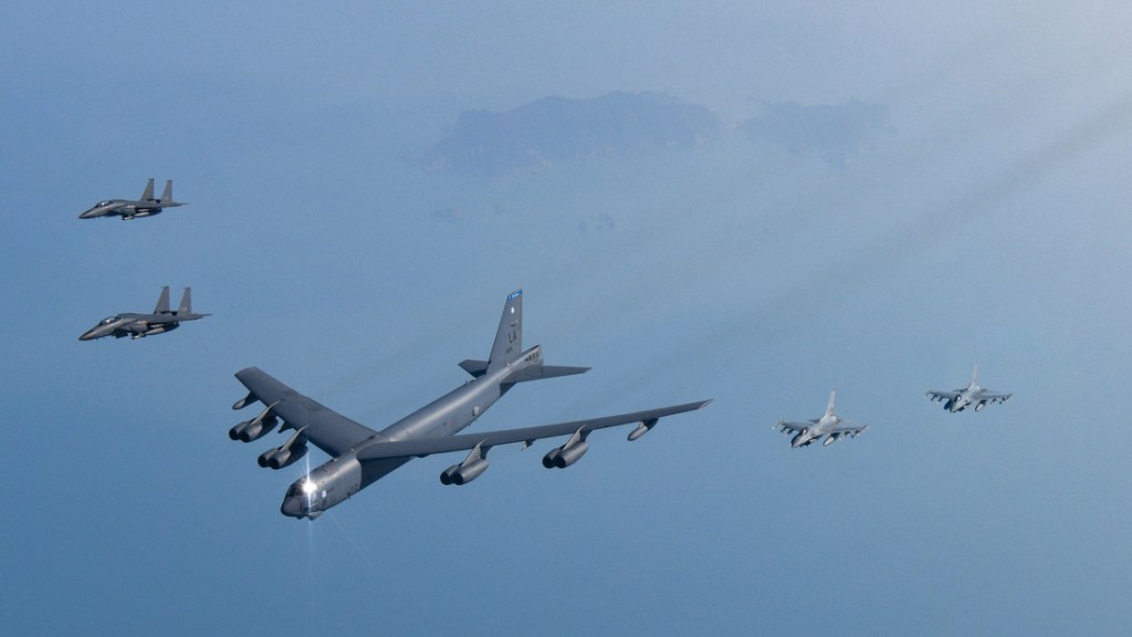 EE.UU. despliega bombarderos con capacidad nuclear en la península de Corea en medio de tensiones con&nbsp;Pionyang