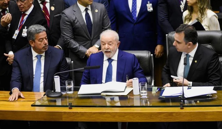 BRASIL: Lula revoca más de diez decretos firmados por&nbsp;Bolsonaro