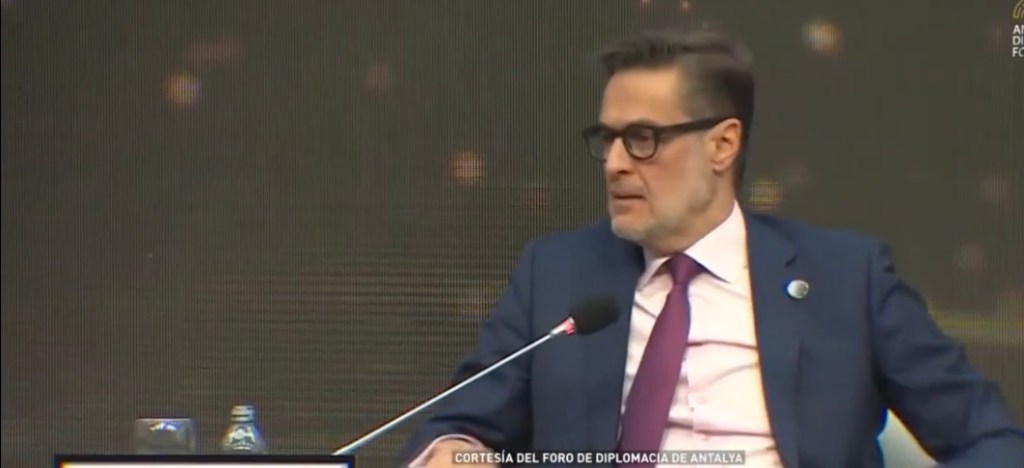 Venezuela y Colombia nombran nuevos embajadores mutuos más de 3 años después de romper&nbsp;relaciones