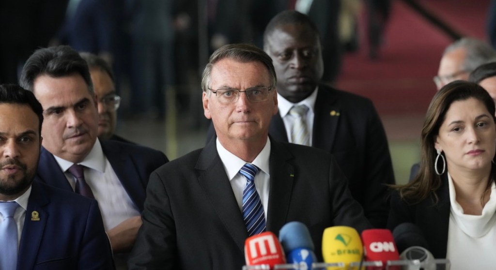 A dos días de perder las elecciones, Bolsonaro rompe el silencio con un discurso de dos minutos: «Seguiré cumpliendo la&nbsp;Constitución»