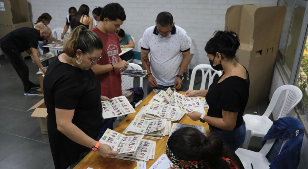 Gustavo Petro y Rodolfo Hernández pasan a segunda vuelta en Colombia, según preconteo&nbsp;electoral