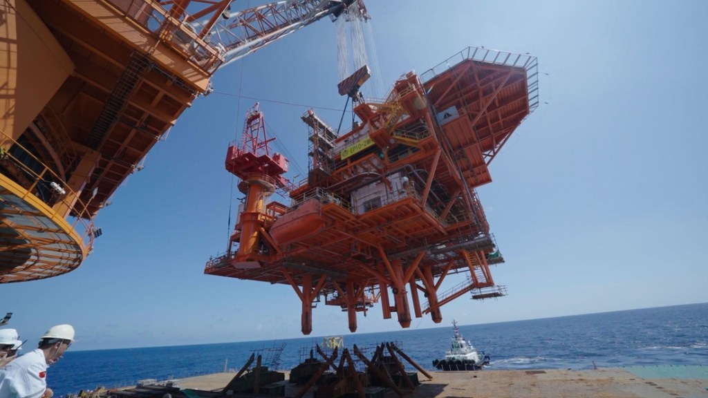 China construye su primera plataforma petrolera no tripulada en el mar de la China&nbsp;Meridional
