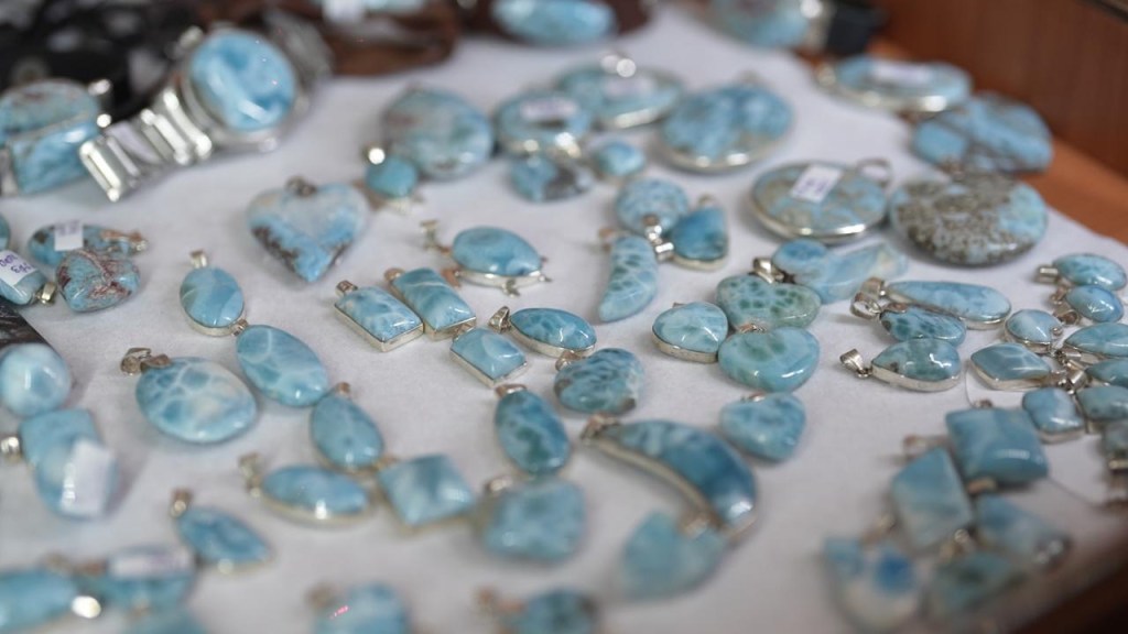 RD: Gobierno celebrará acto por el Día Nacional del&nbsp;Larimar.