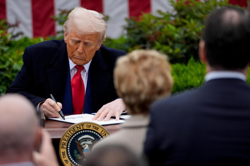 Corte Suprema de EEUU permite a Trump deportar migrantes bajo ley del siglo&nbsp;XVIII