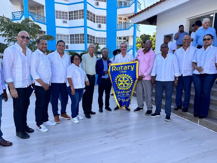 Presidente Abinader aprueba construcción de bajo techo mixto en la cancha Marino G. Matos en&nbsp;Barahona