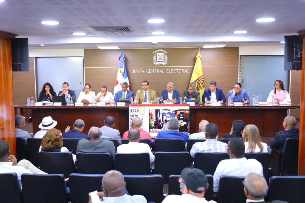 JCE presenta avances del cambio de la nueva cédula a organizaciones&nbsp;políticas