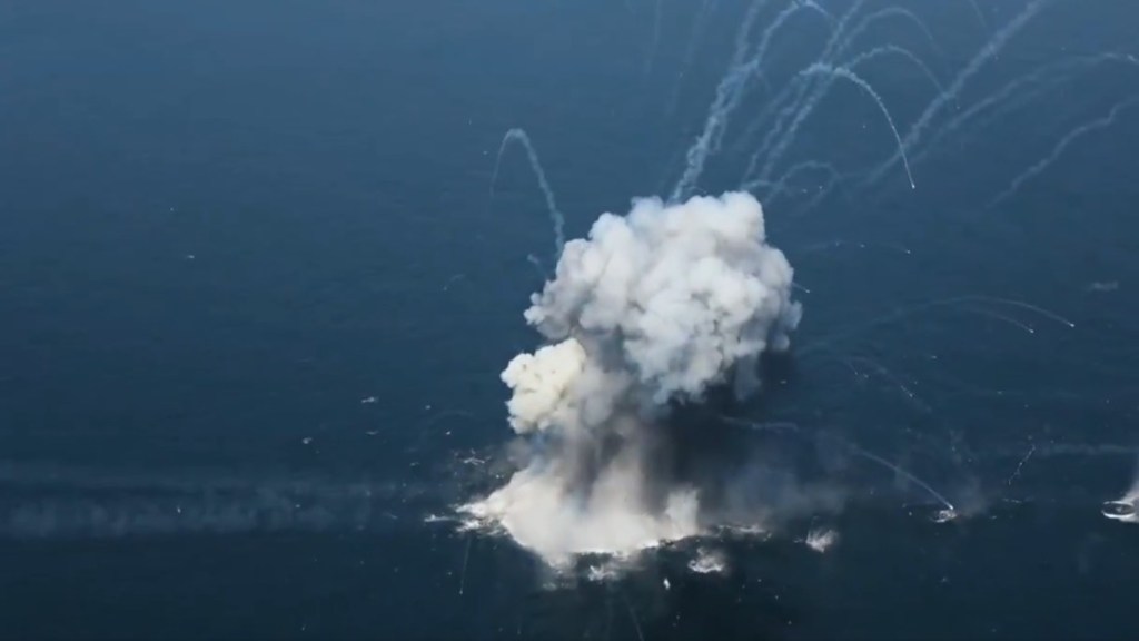 Irán saca su músculo naval en maniobras militares&nbsp;estratégicas