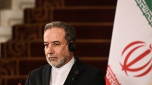 Irán afirma que un acuerdo con EE.UU. «está al alcance», pero con una condición