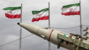 Irán golpea con misiles y drones dos plantas clave para la industria militar&nbsp;estadounidense